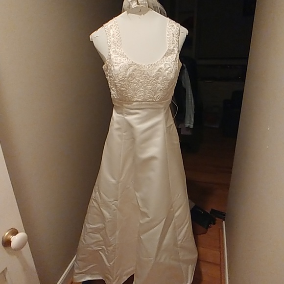 Mon Cherie wedding dress - Picture 2 of 6